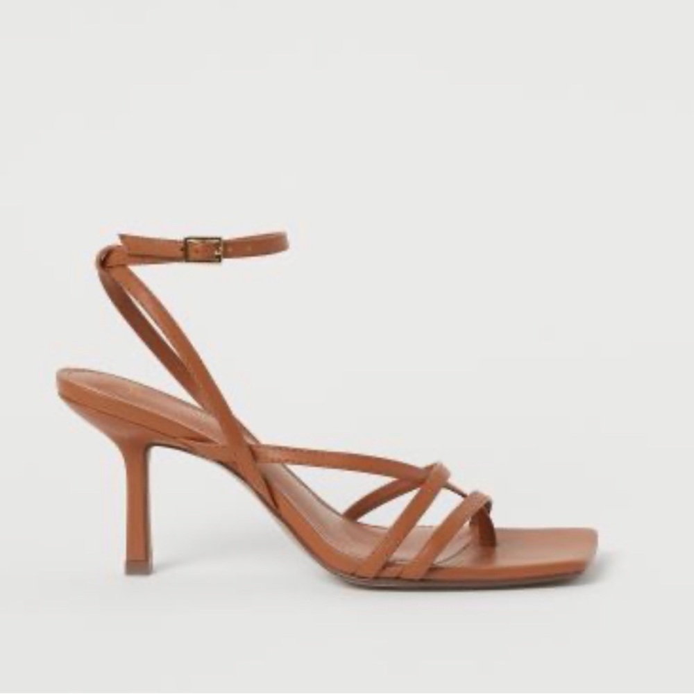 H&M STRAPPY ANKLE KITTEN HEELS 🐯